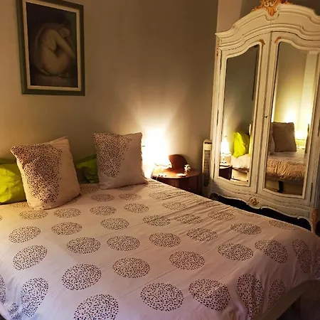 La Maison Rouge Bed & Breakfast Parigi