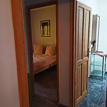 La Maison Rouge Bed & Breakfast Parigi